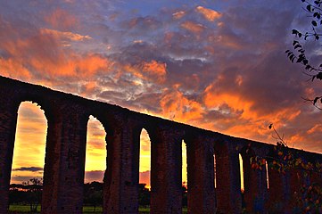 L'acquedotto Claudio al tramonto