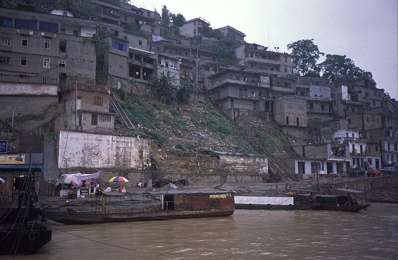 File:Wushan Yangtse.jpg