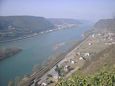 Blick vom Hammerstein auf Niederhammerstein und Brohl-Lützing km 620