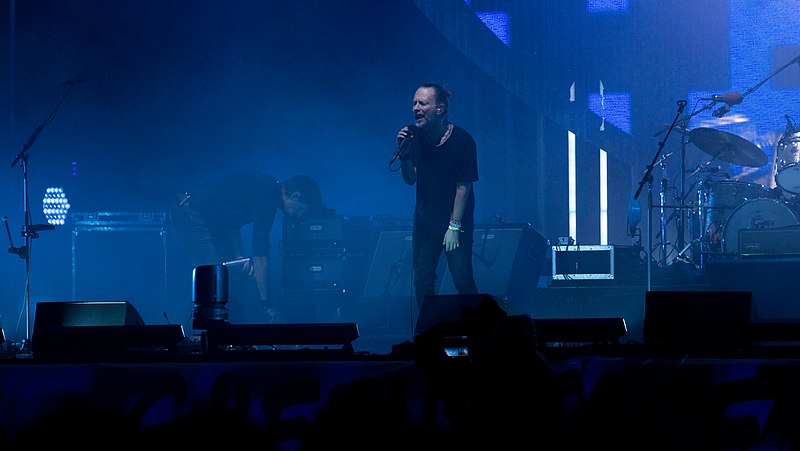 File:Radiohead Glasto17-82 (35547402476).jpg