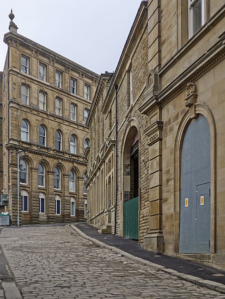 File:Dewsbury (16541721652).jpg