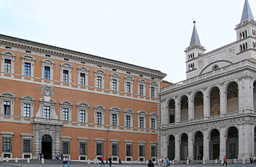 Il Palazzo del Laterano e l'ingresso laterale della Basilica