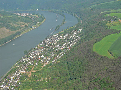 In the west-east part at km 575, above Osterspai