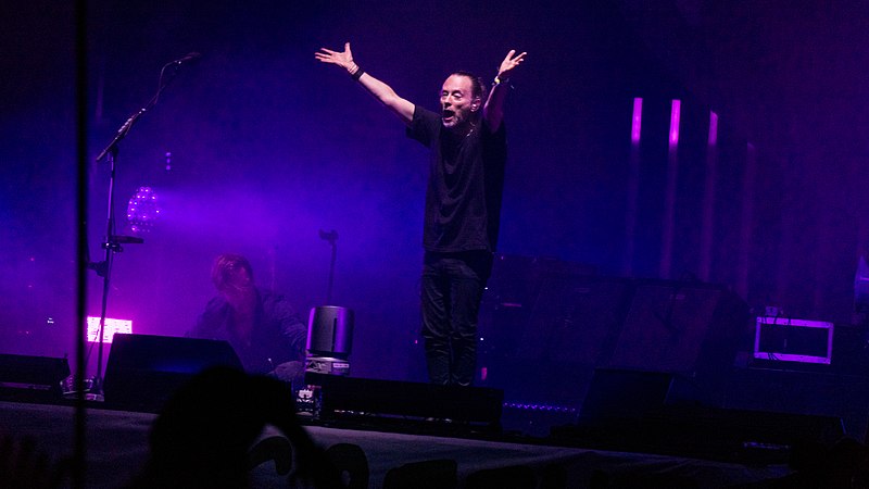 File:Radiohead Glasto17-77 (35547404006).jpg