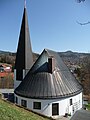 evangelische St. Johanneskirche mit eiförmigem Kirchenschiff