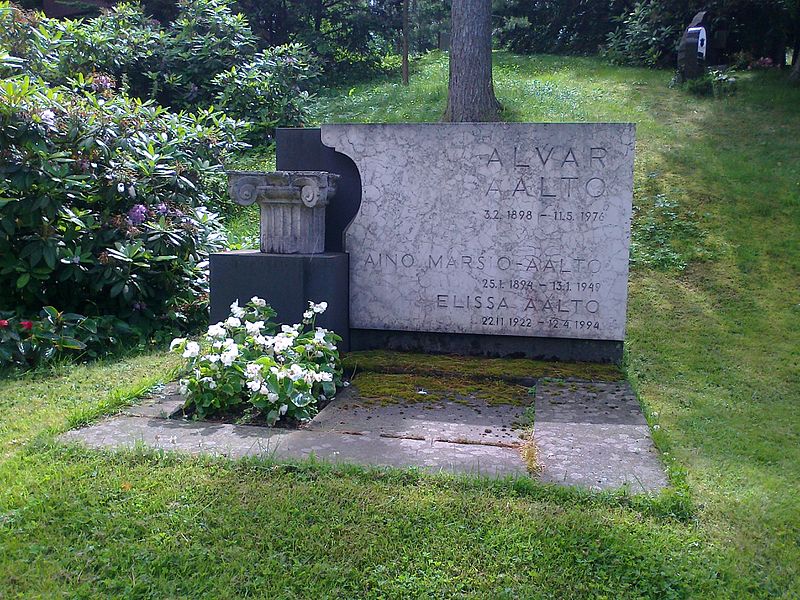 File:Alvar-Aalto-grave.jpg