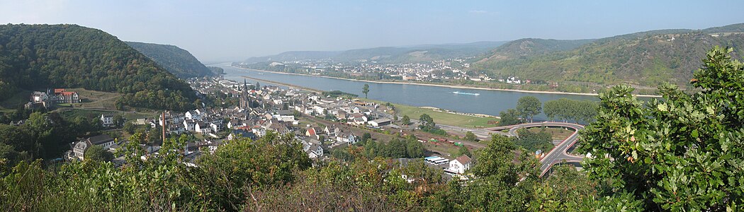 Deutsch: Blick auf Brohl-Lützing und Rheinbrohl English: Panoramic viewpoint in Brohl-Lützing