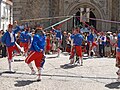 Danzantes ante el Cristo, a la puerta de la Iglesia