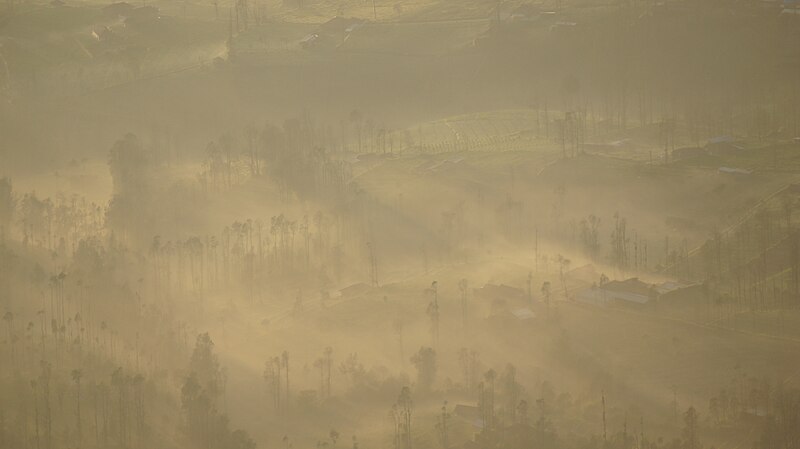 File:Ijen Bromo Indonesia (16502039071).jpg