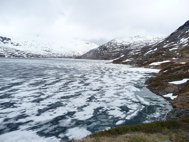 File:Dalsnibba lake (right) June 2010.jpg