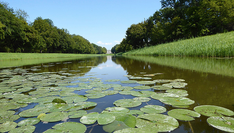 Blick vom Kanal zum Neuen Schloss