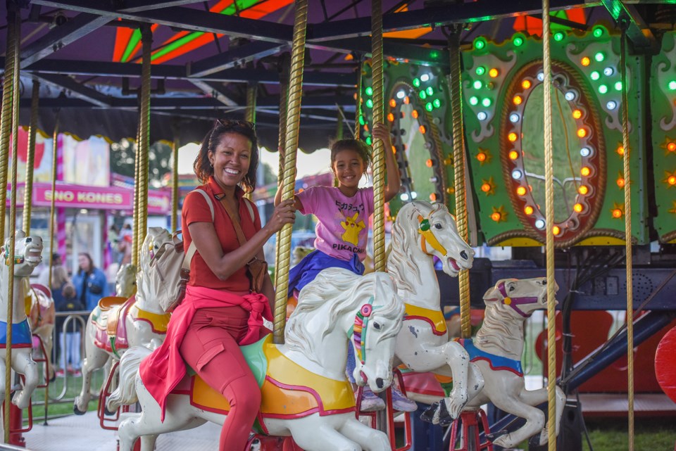 20230918actonfallfaircarousel